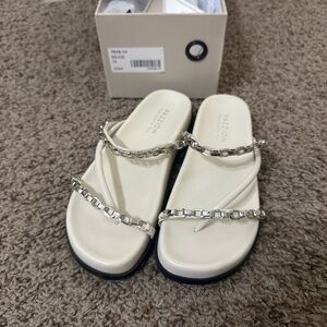 New Pazzion Juliette Chain Lambskin Sliders Sandals Beige Size 5